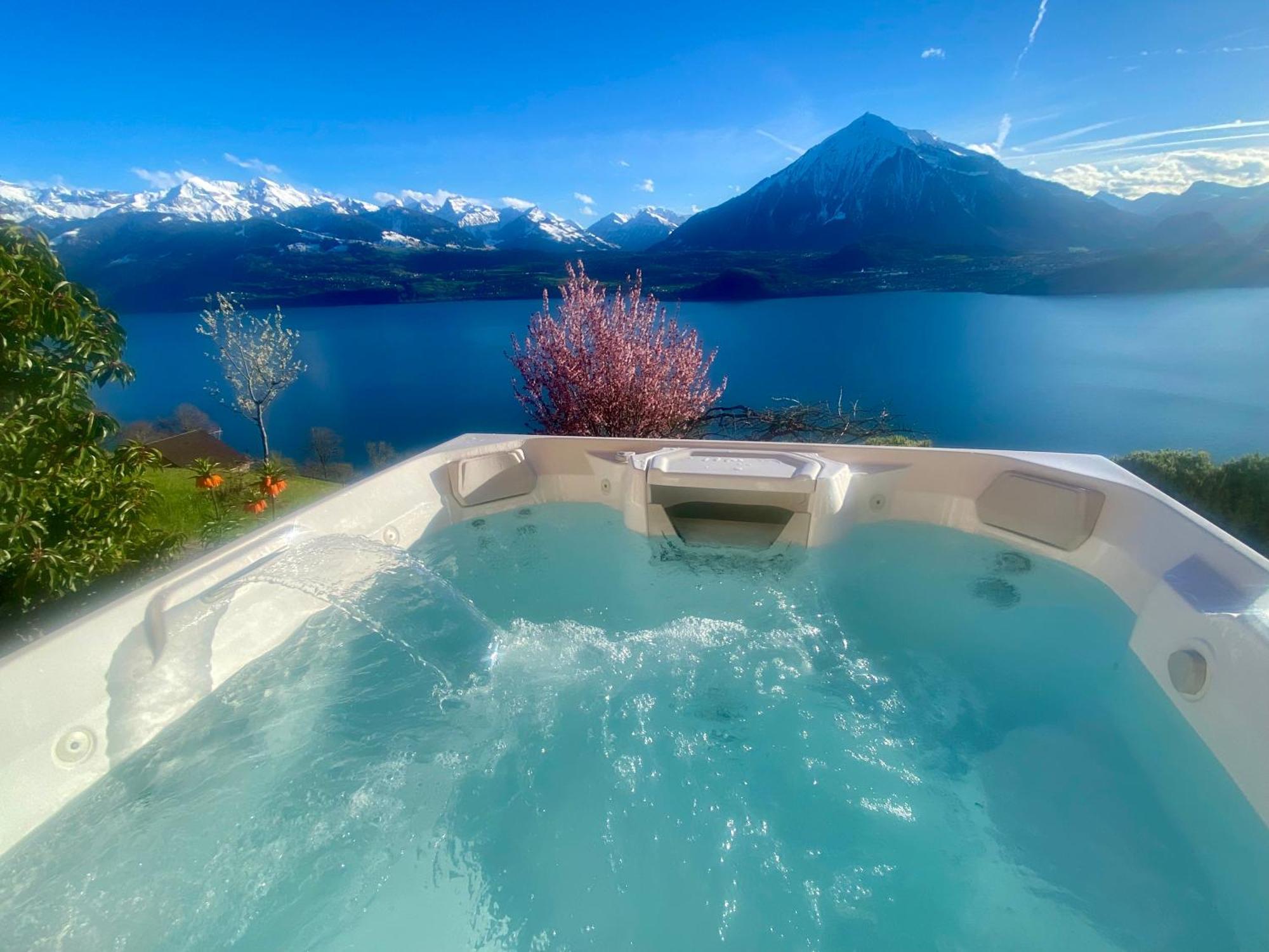 Chalet Egglen "Typical Swiss House, Best Views, Private Jacuzzi" Sigriswil Dış mekan fotoğraf